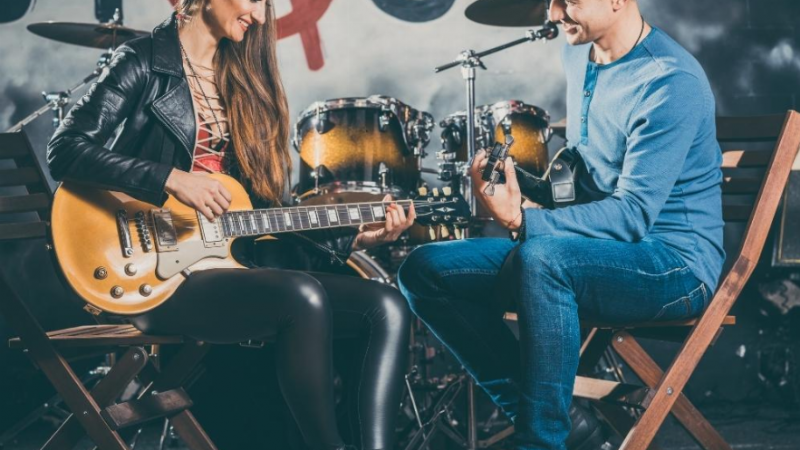 La guitare : un instrument dont on peut apprendre à jouer à tout âge